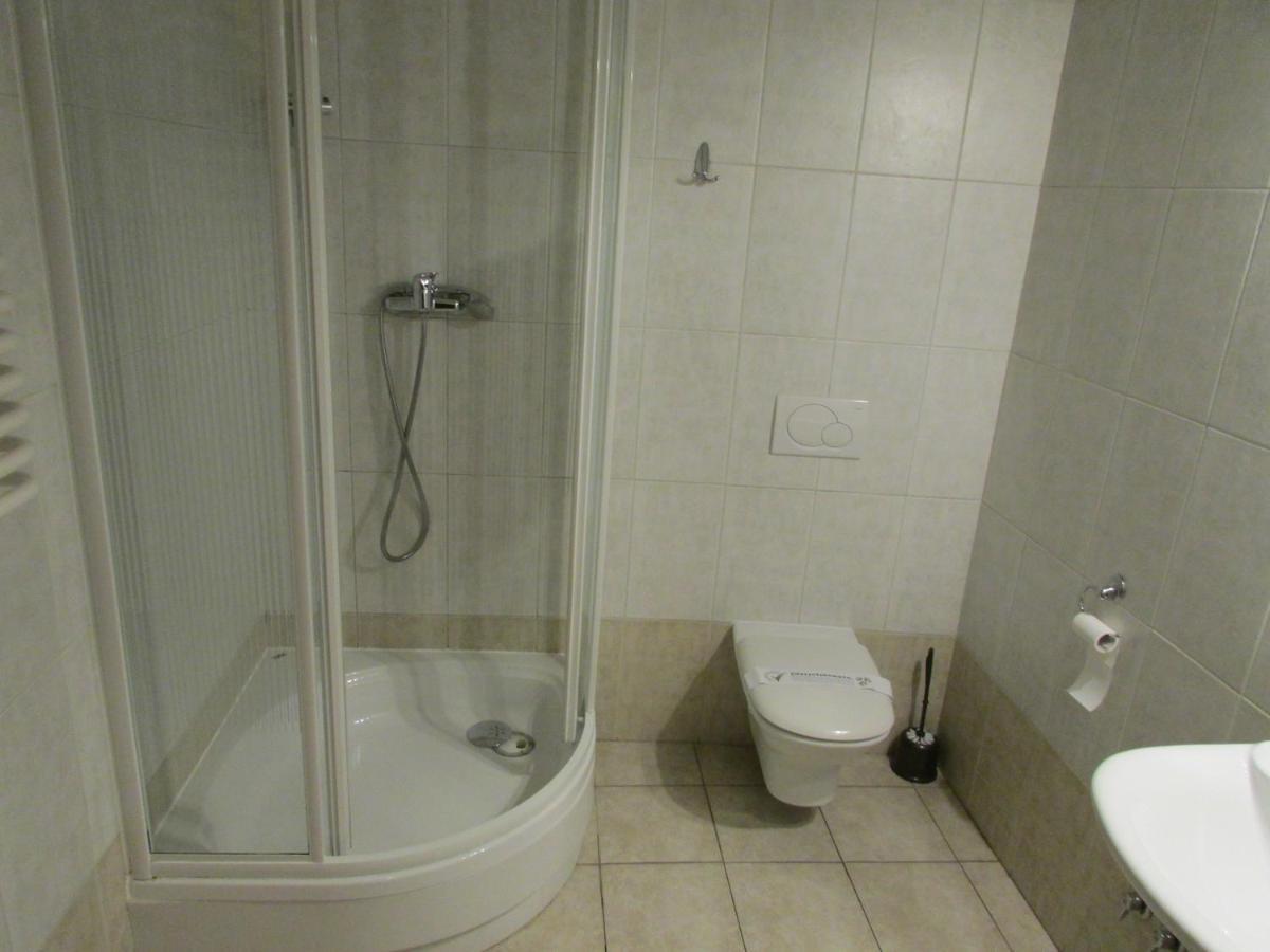 Cdr Aparthotel Kraków Exteriör bild