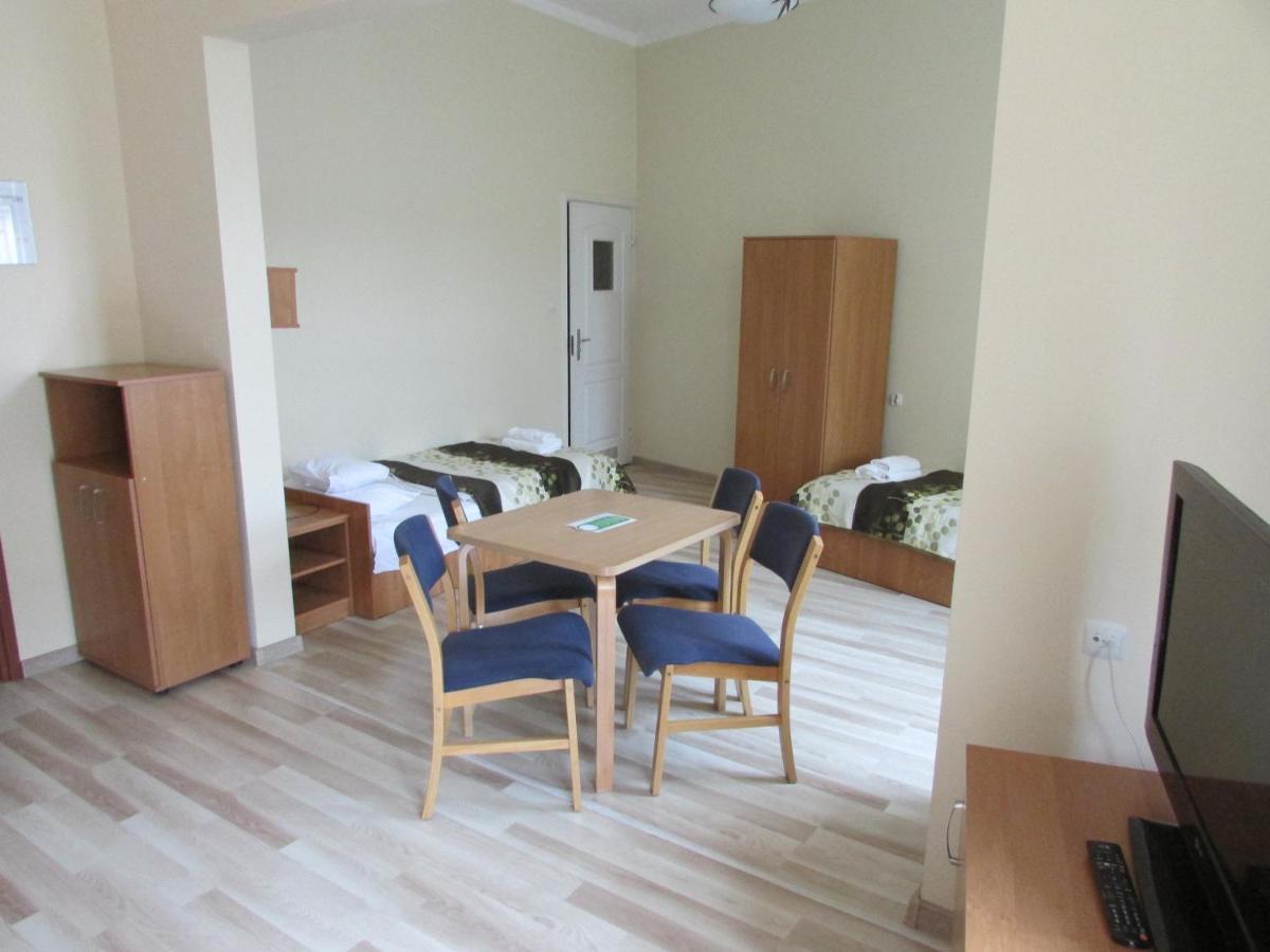 Cdr Aparthotel Kraków Exteriör bild